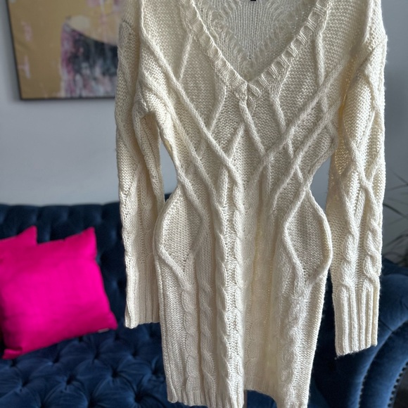 JLUXLABEL Cream V-Neck Cable Knit Sweater - Picture 6 of 11